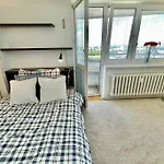 Orange 2 2xmetro Fast Wifi 50'tv Netflix Hbo Appletv+ Panorama Apartment Warsaw